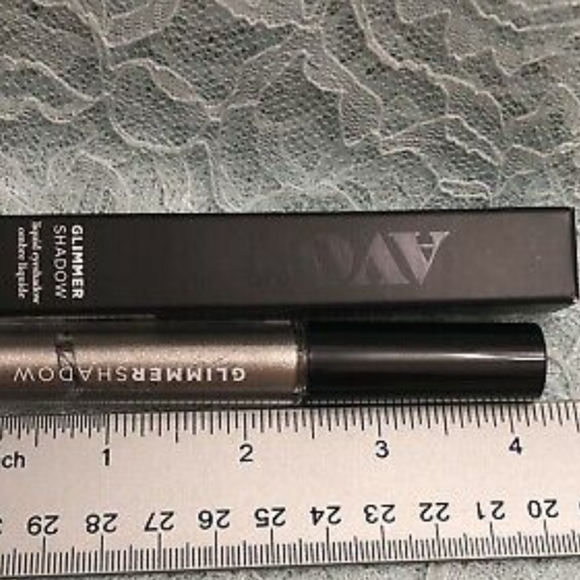 🎪NIB Avon Diamond Dust Liquid Shadow 🧁 4/$16 - Picture 2 of 6